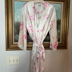 Oscar de la Renta Pink and White Floral Satin Robe